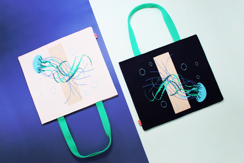 Under Water Jellyfish Horizontal Tote Bag